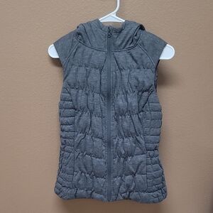 New York & Company Gray Quilted Puffer Vest With Hood 🩶